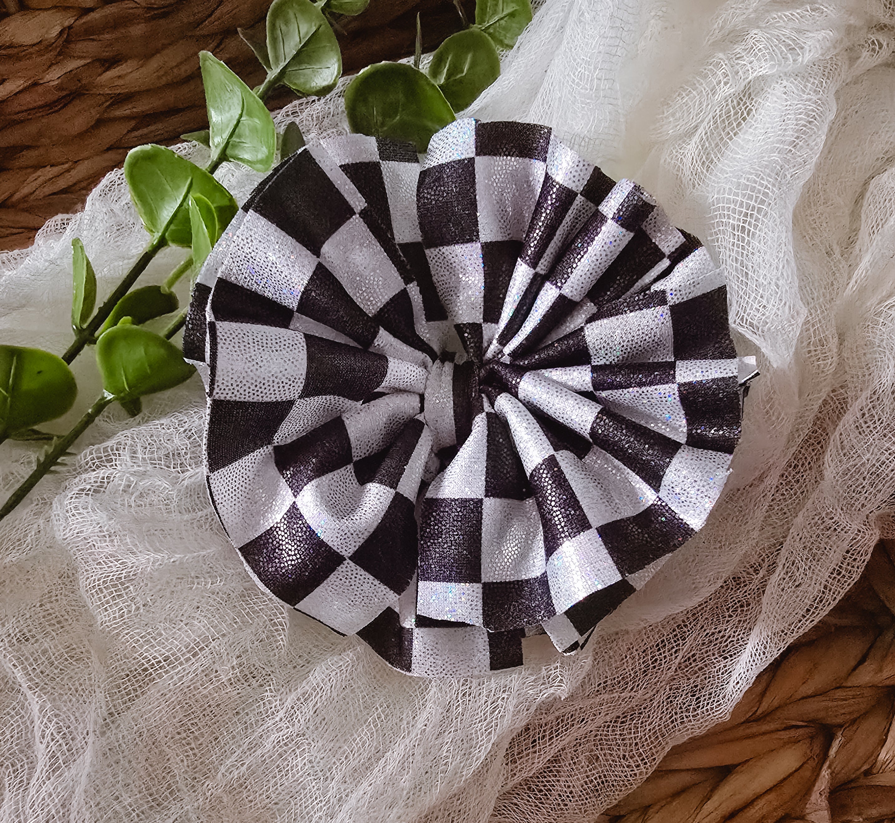 4" shredded checkered holographic bow