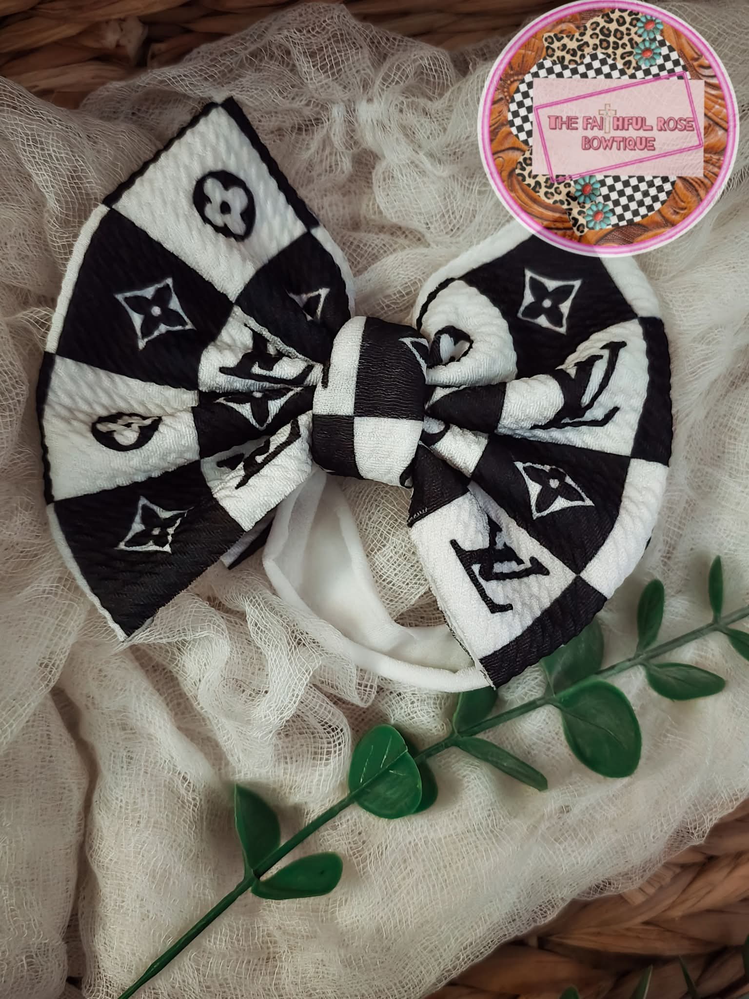 Black & white LV 5" bow on nylon