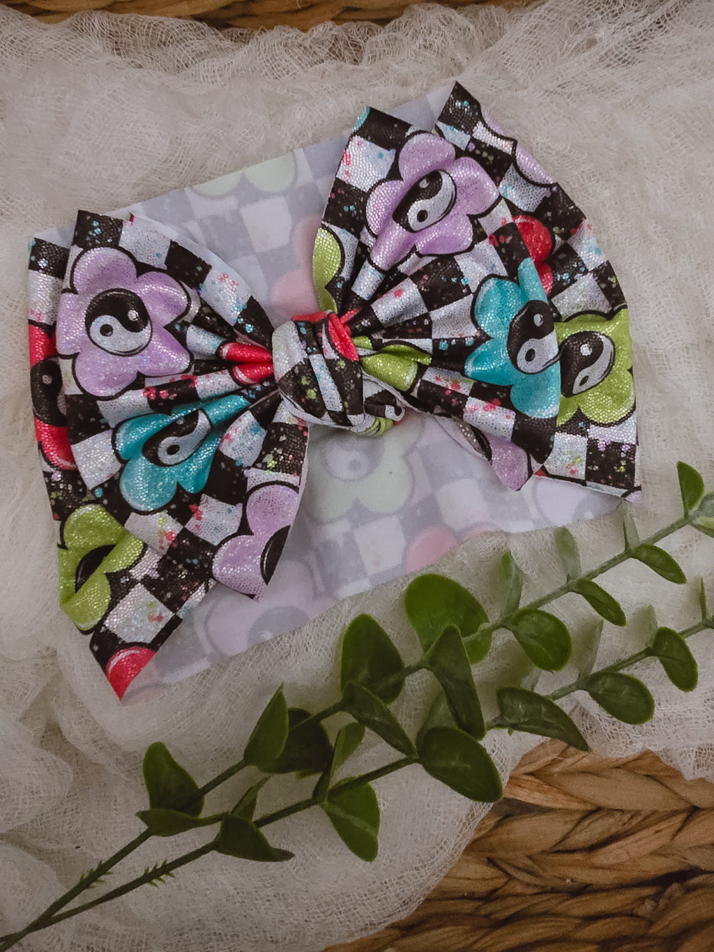 Holographic groovy flowers