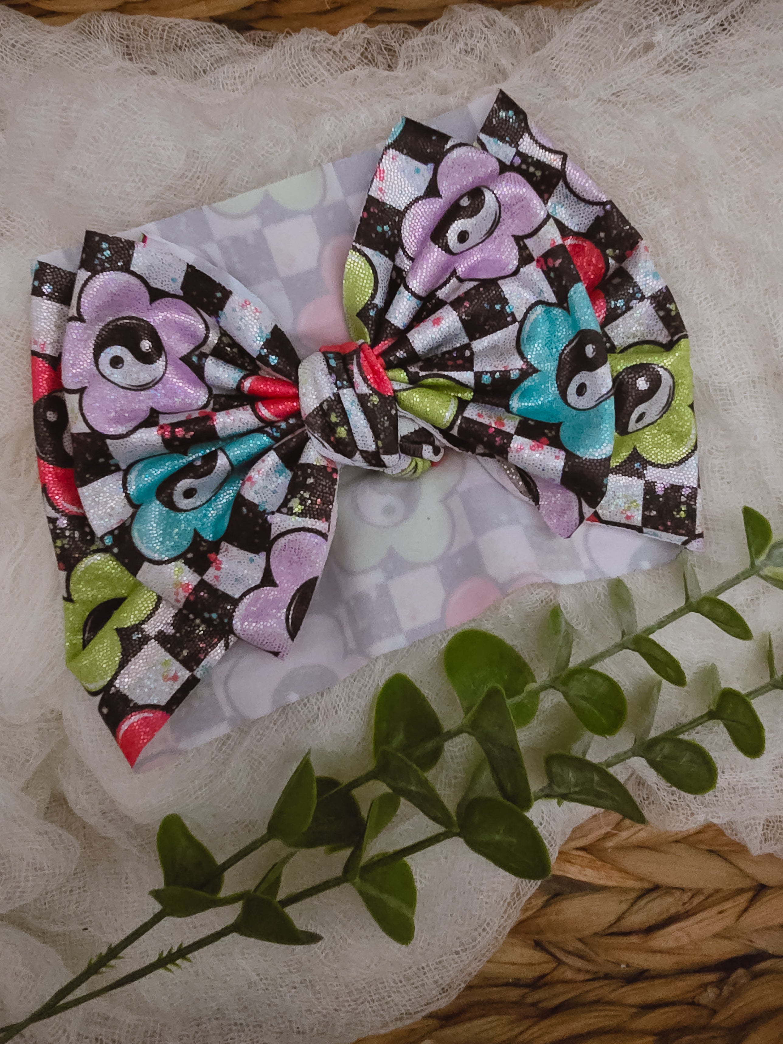 Holographic groovy flowers