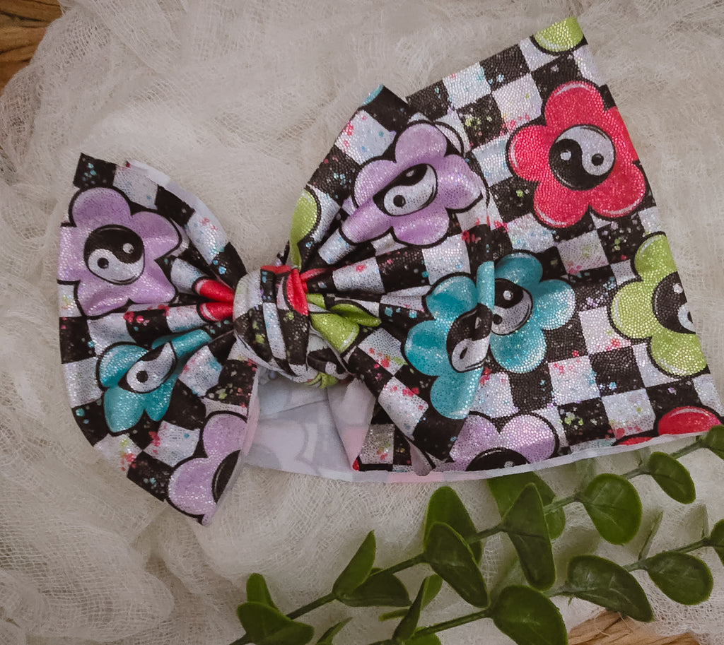 Holographic groovy flowers